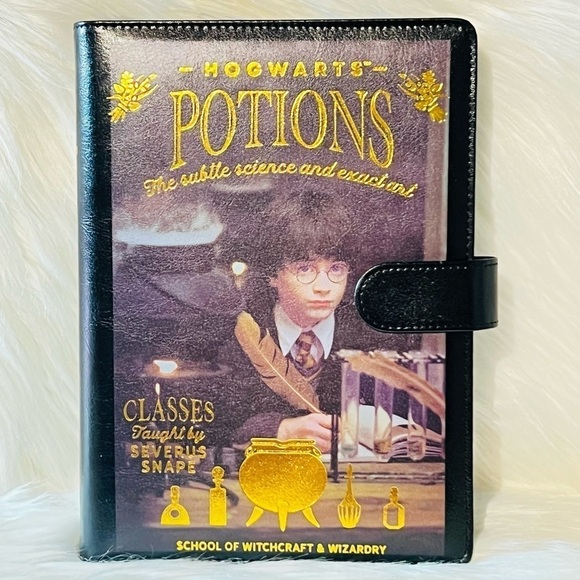 Disney Accessories - Harry Potter Undated Planner